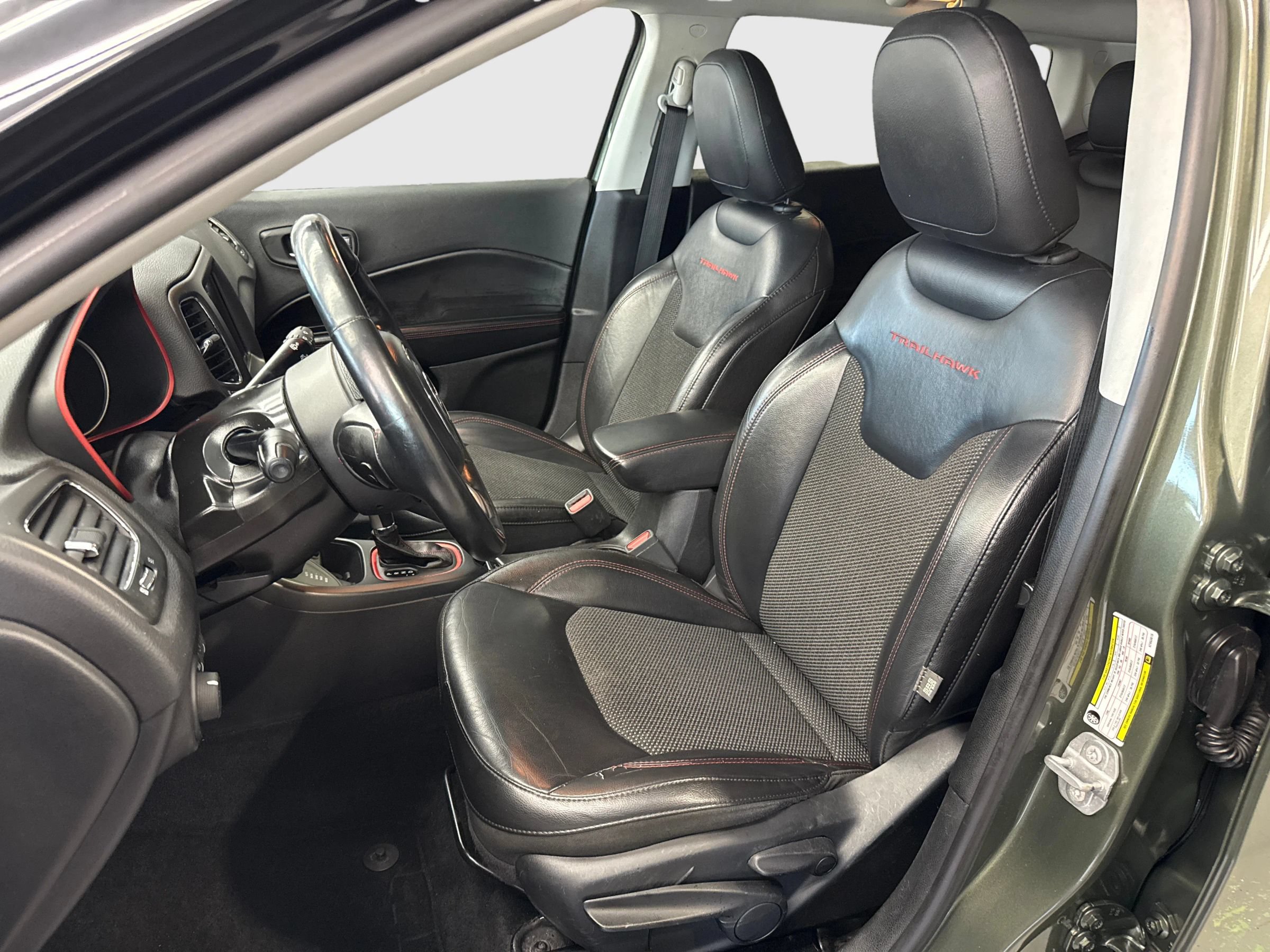 Used 2019 Jeep Compass Trailhawk w/ Cold Weather Group AWD/4WD image 9
