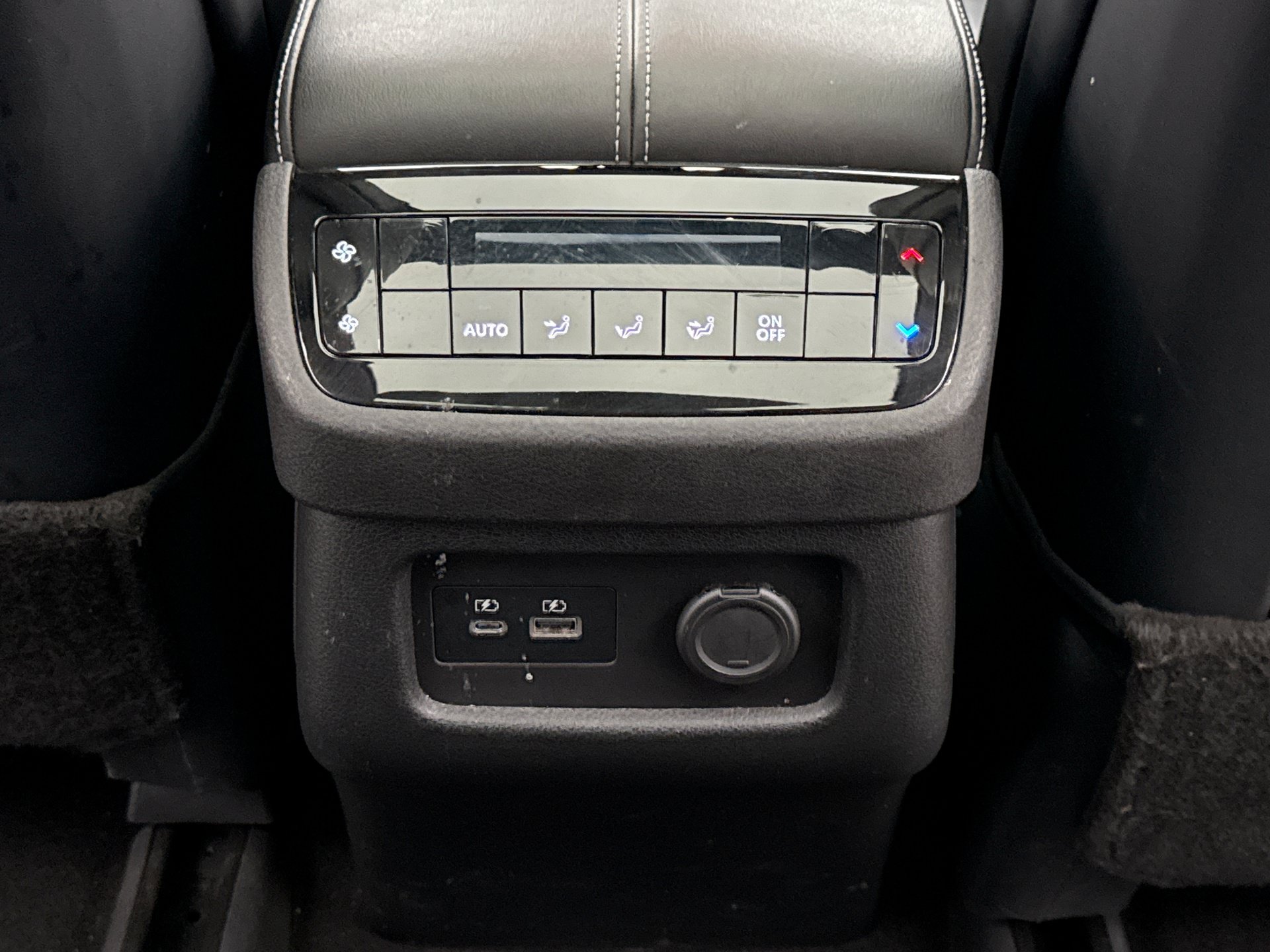 Used 2023 INFINITI QX60 Luxe w/ Performance Audio Package AWD/4WD image 16