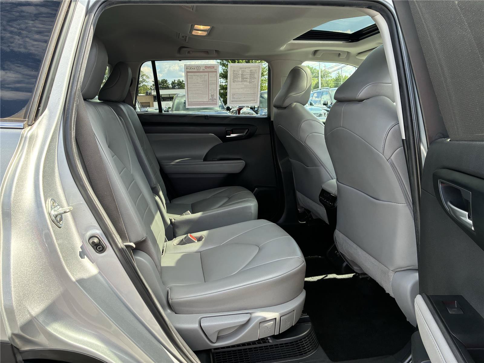 Used 2020 Toyota Highlander XLE w/ Protection Package #3 AWD/4WD image 17