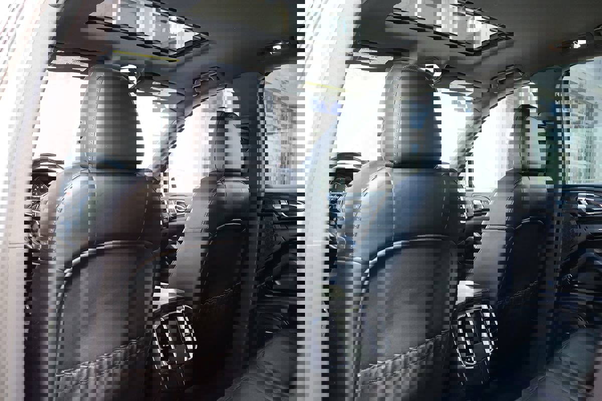 Used 2018 Porsche Cayenne Platinum Edition image 40