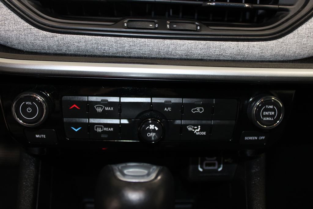 Used 2024 Jeep Compass Latitude image 45