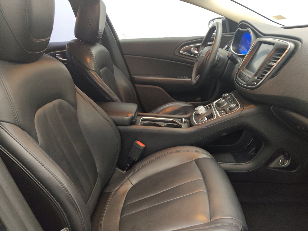Used 2017 Chrysler 200 Limited Platinum w/ Comfort & Convenience Group FWD image 21