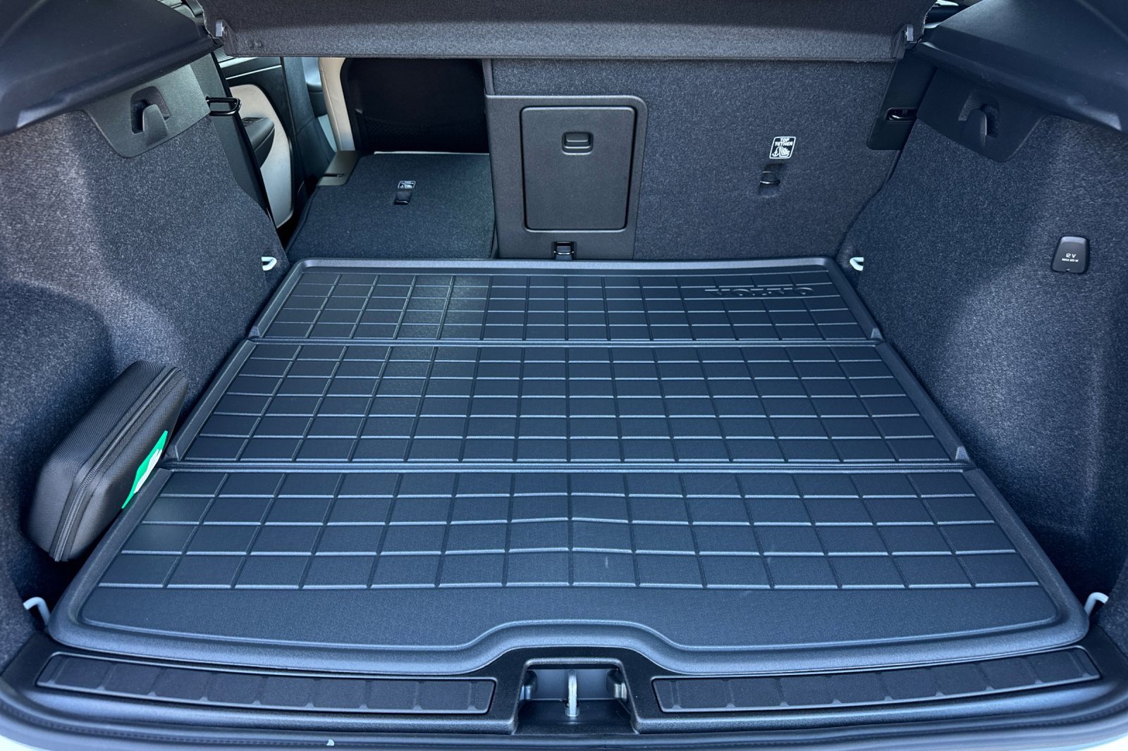 New 2026 Volvo XC40 B5 Plus w/ Protection Package Premier image 14