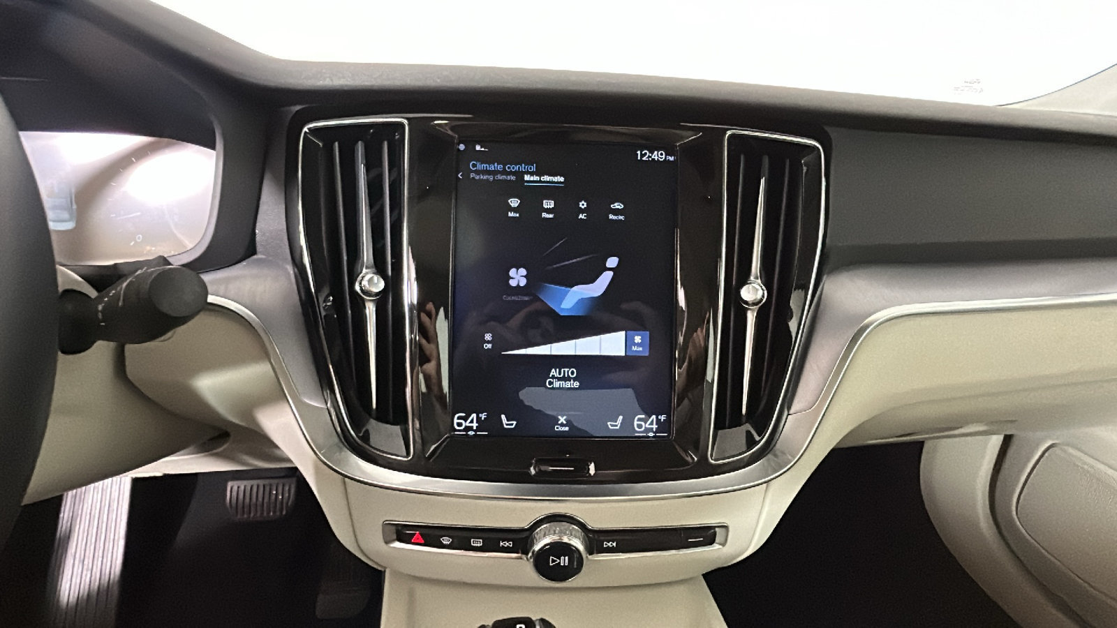 Used 2019 Volvo S60 T5 Momentum w/ Multimedia Package FWD image 27