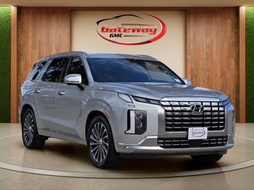Used 2023 Hyundai Palisade Calligraphy FWD image 3