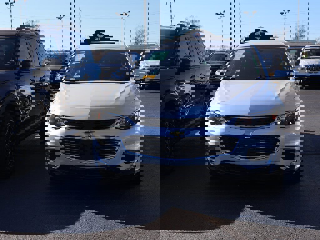 Used 2016 Chevrolet Malibu Premier w/ Driver Confidence Package II image 10