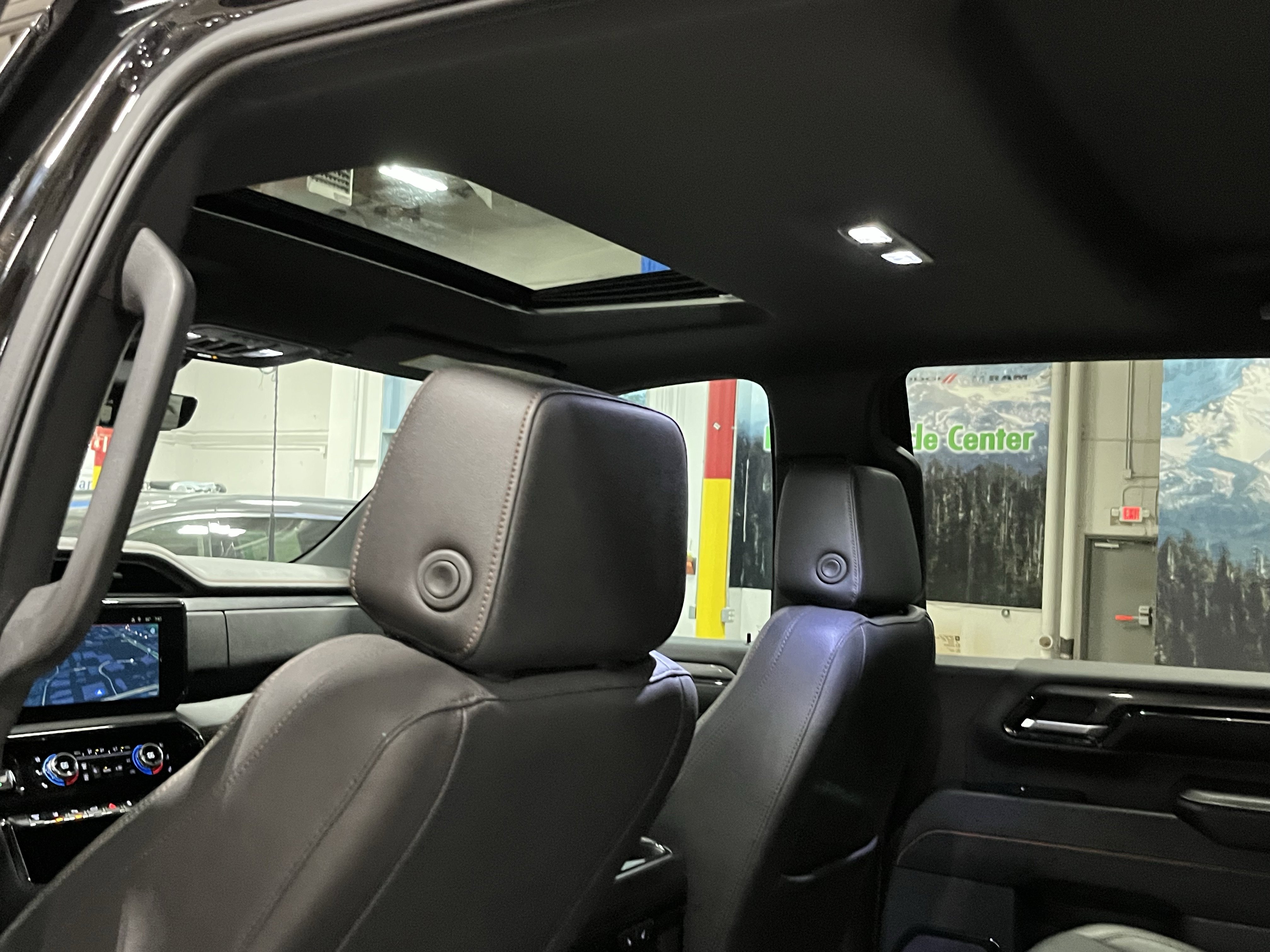 Used 2024 GMC Sierra 3500 AT4 w/ AT4 Premium Plus Package image 17