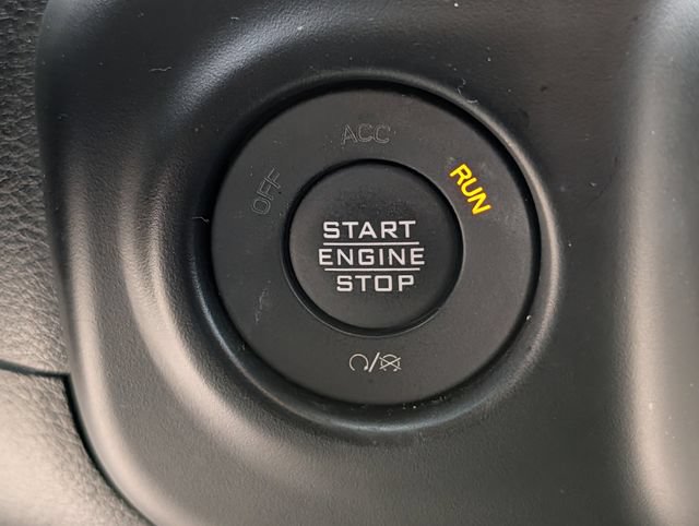 Used 2023 Jeep Gladiator Rubicon w/ LED Lighting Group AWD/4WD image 18
