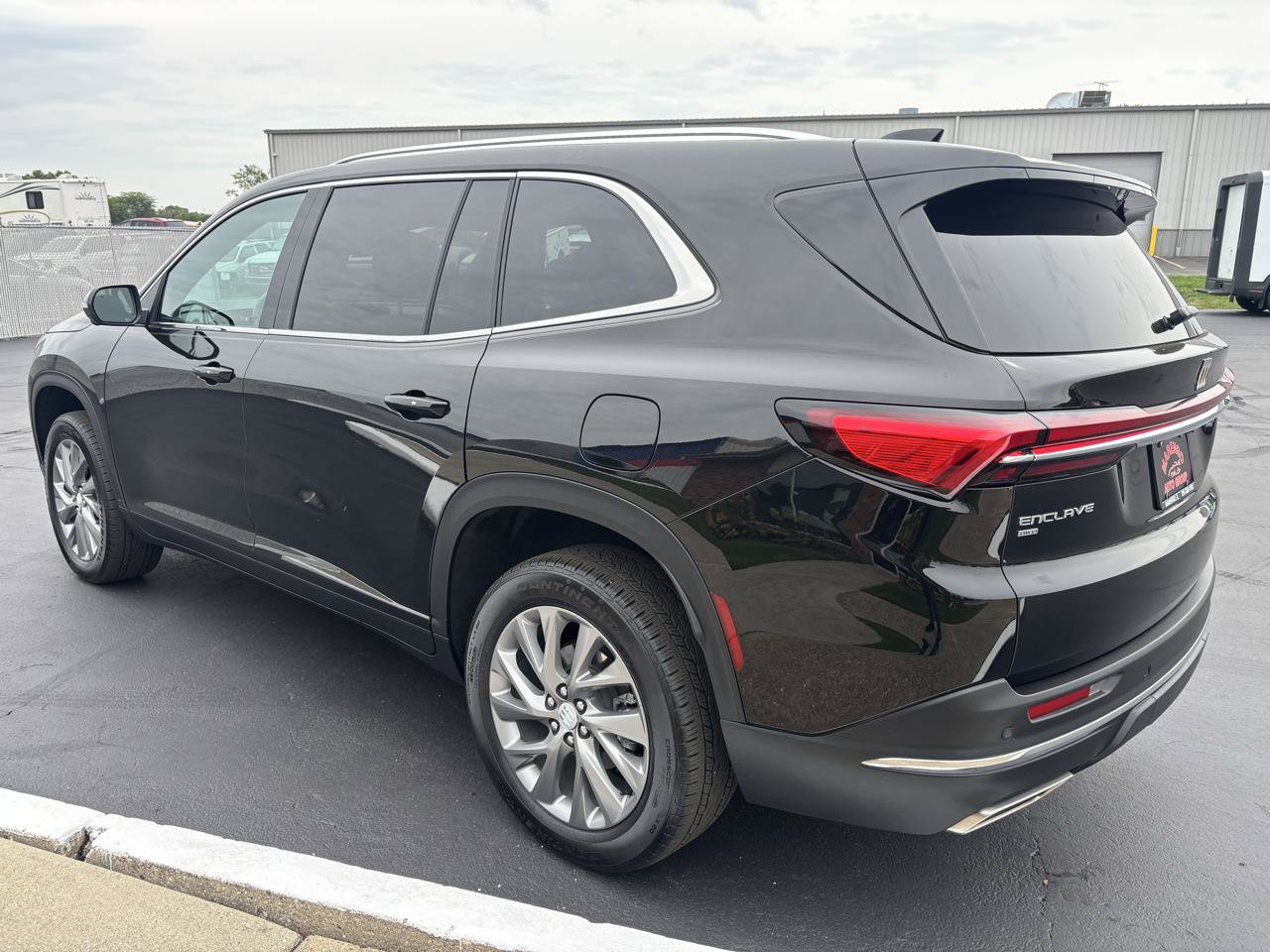 Used 2025 Buick Enclave Preferred w/ Power Package AWD/4WD image 5