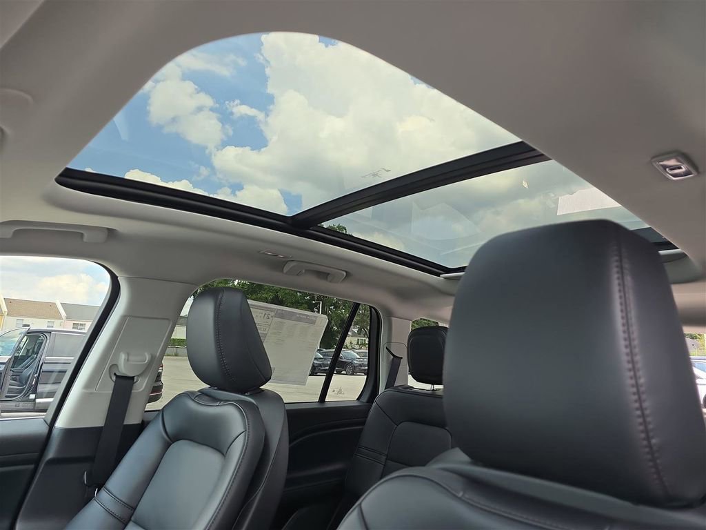 New 2025 Lincoln Aviator 2WD w/ Equipment Group 101A image 23