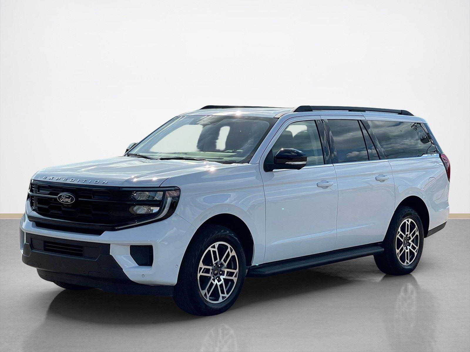 Used 2025 Ford Expedition Max Active AWD/4WD image 3