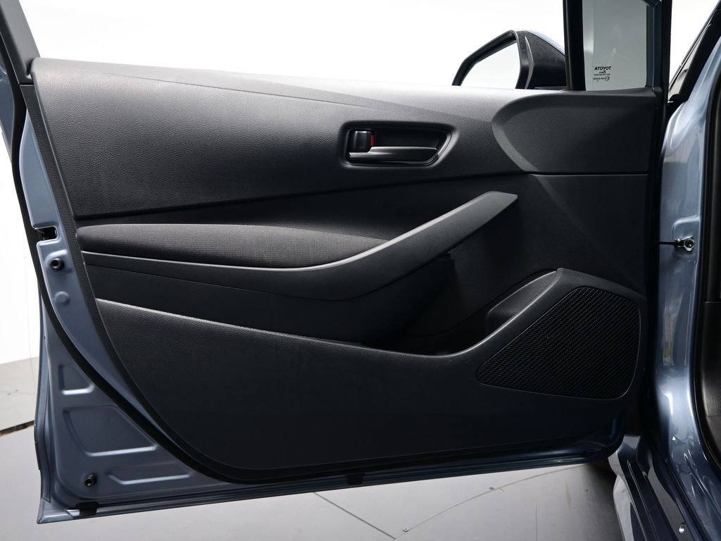 Used 2025 Toyota Corolla LE image 14