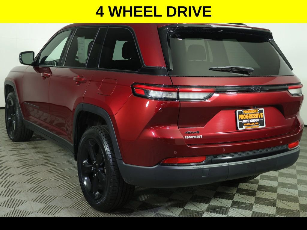 Used 2023 Jeep Grand Cherokee Altitude AWD/4WD image 5