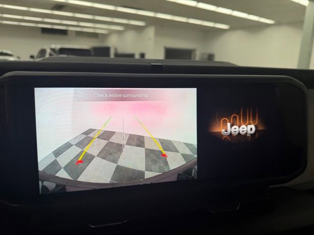 Used 2025 Jeep Wrangler Unlimited Sahara image 13