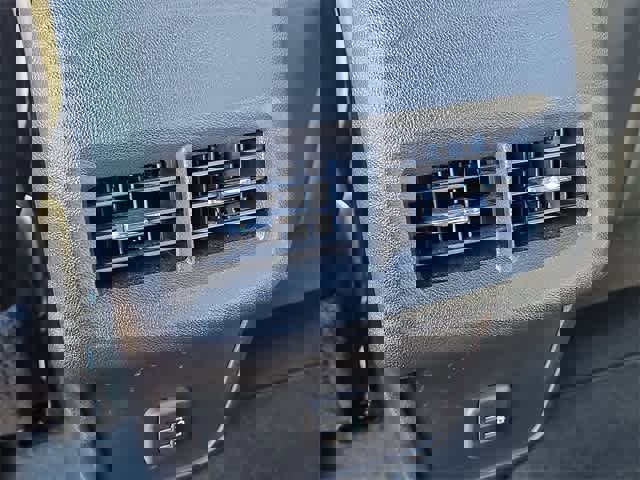 Used 2022 Chevrolet Equinox RS w/ RS Leather Package image 27