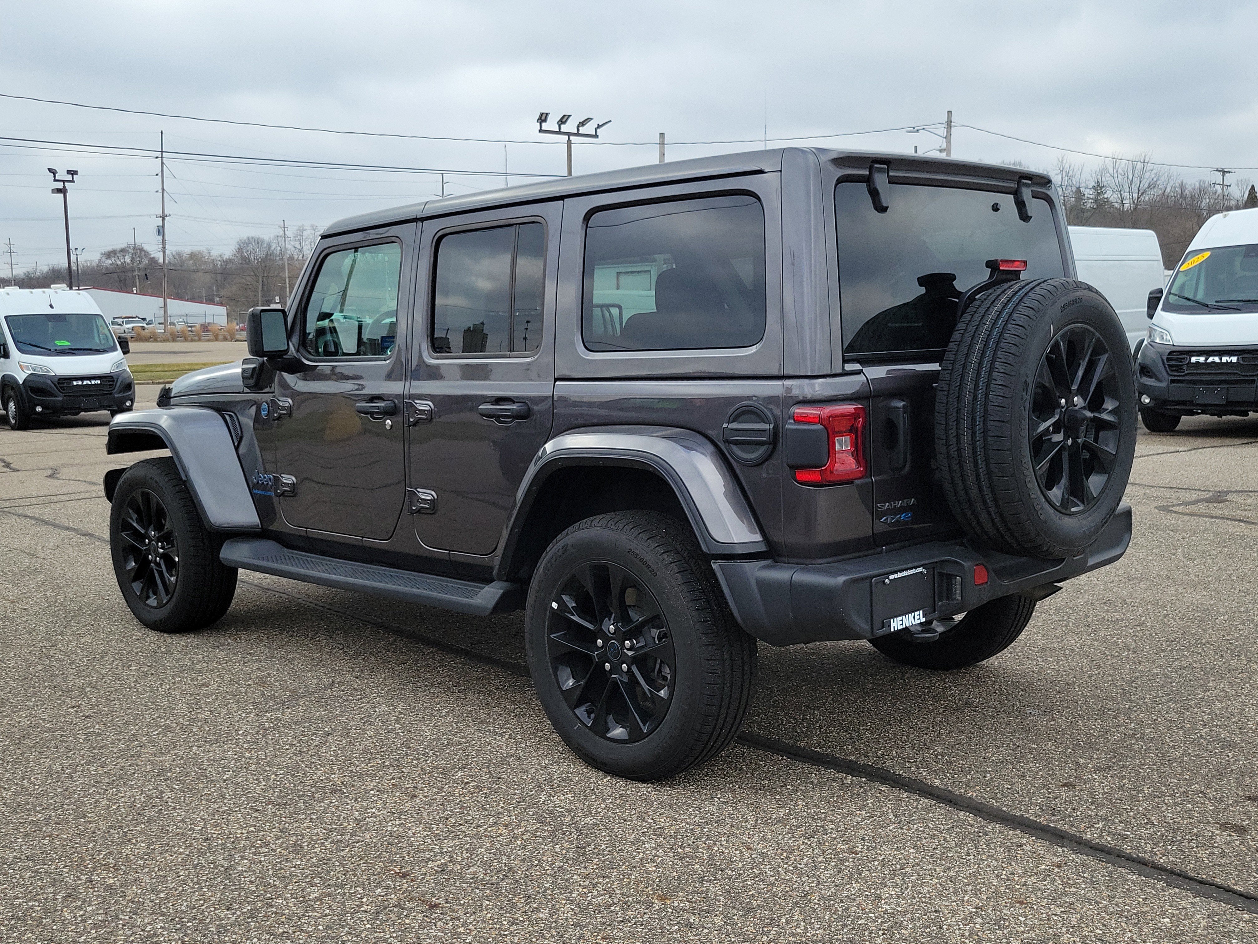 Used 2025 Jeep Wrangler Unlimited Sahara image 3