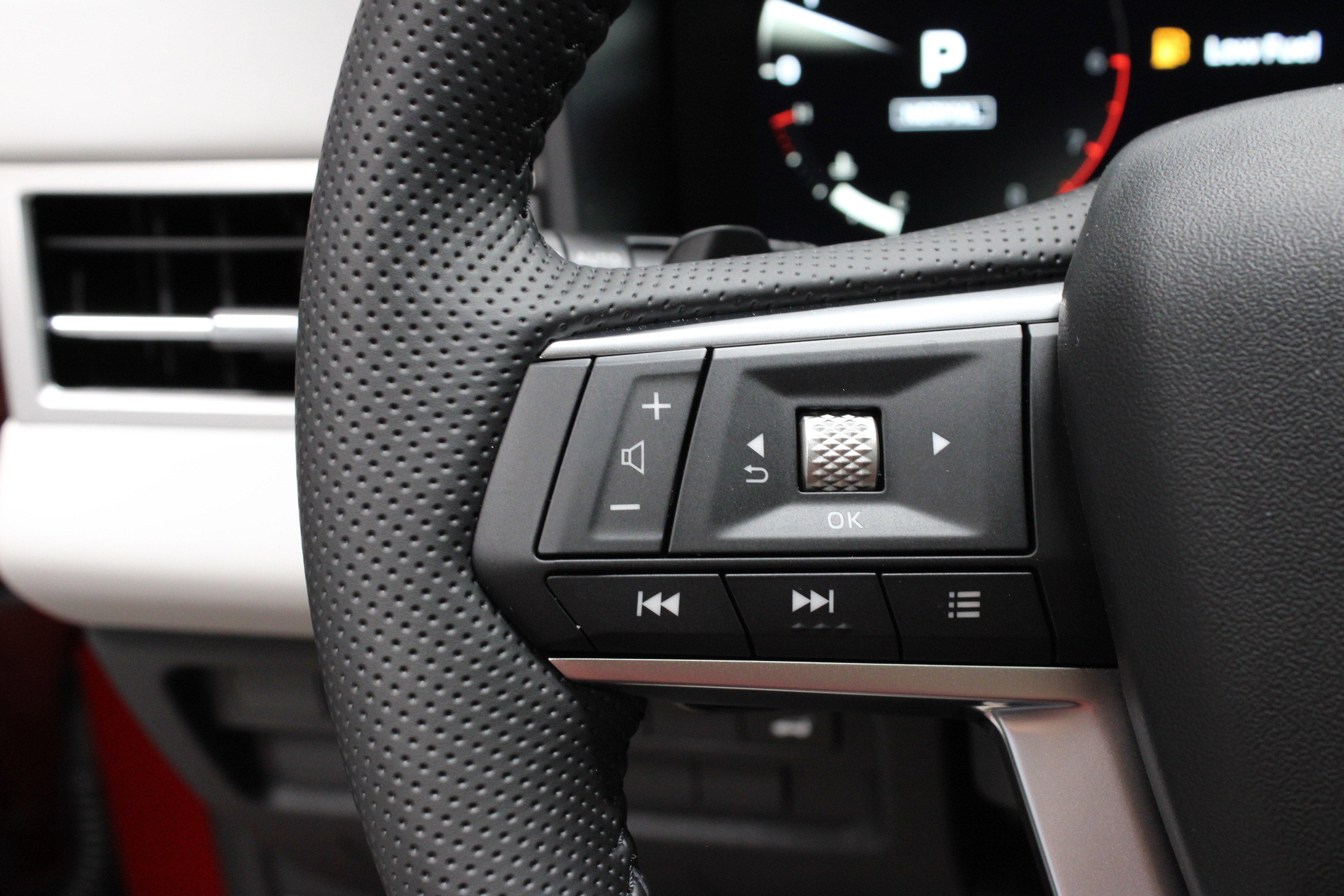 New 2025 Mitsubishi Outlander SE image 24