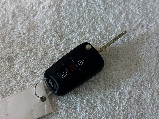 Used 2011 Kia Soul ! FWD image 25
