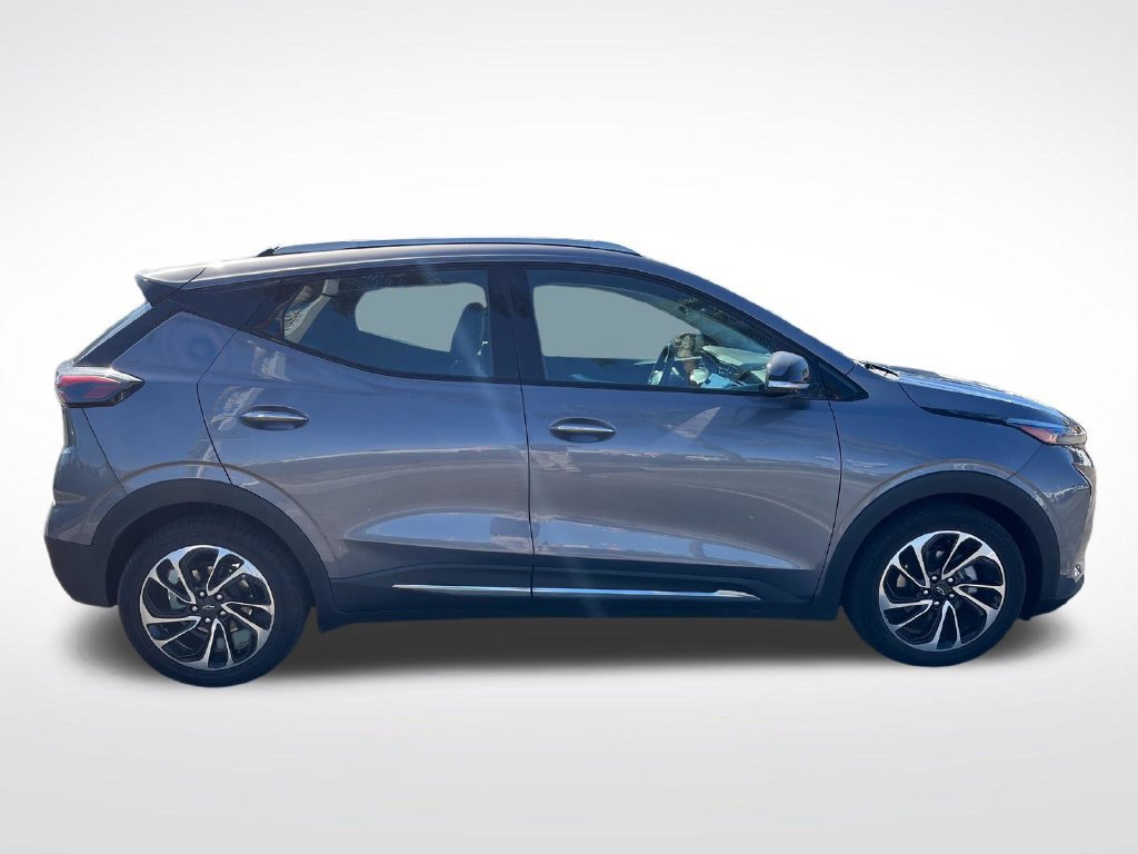 Used 2022 Chevrolet Bolt EUV Premier w/ Sun & Sound Package FWD image 5