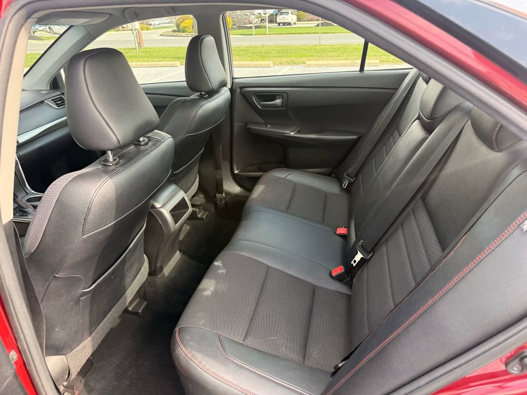 Used 2016 Toyota Camry SE image 11