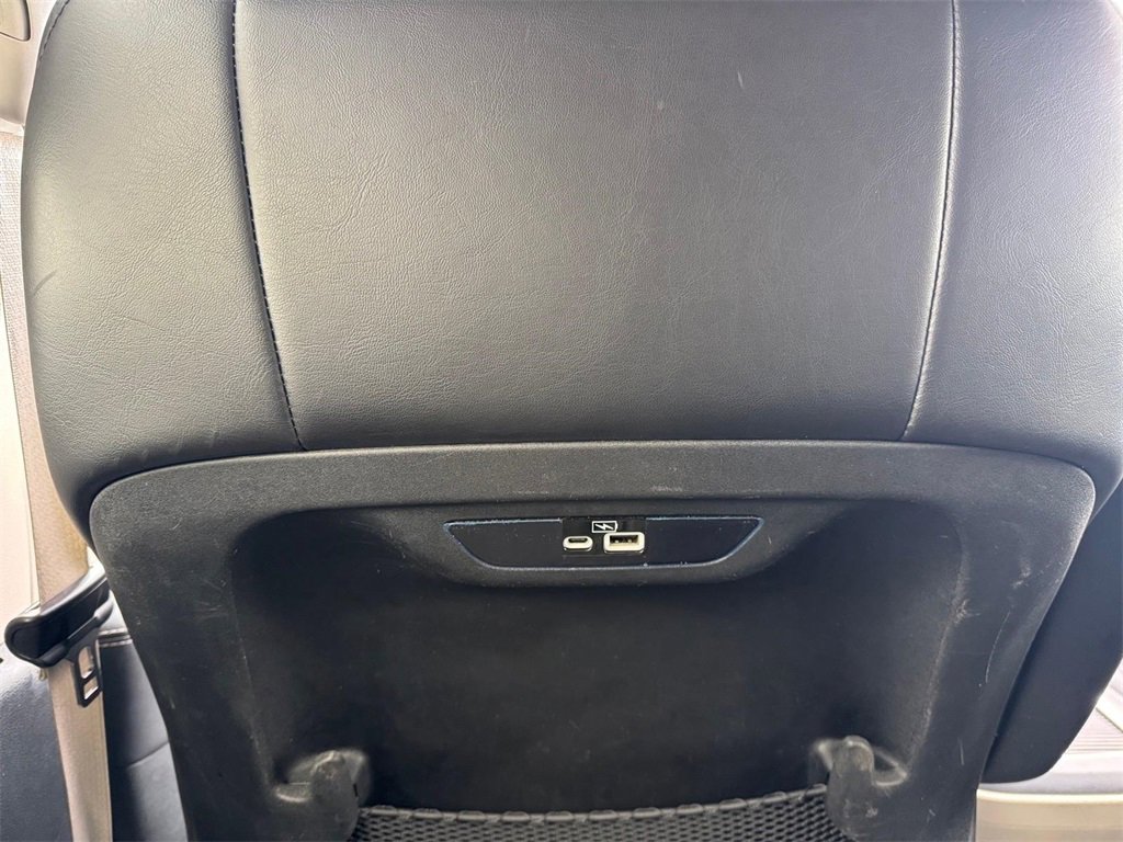 Used 2023 Chrysler Pacifica Touring-L image 12