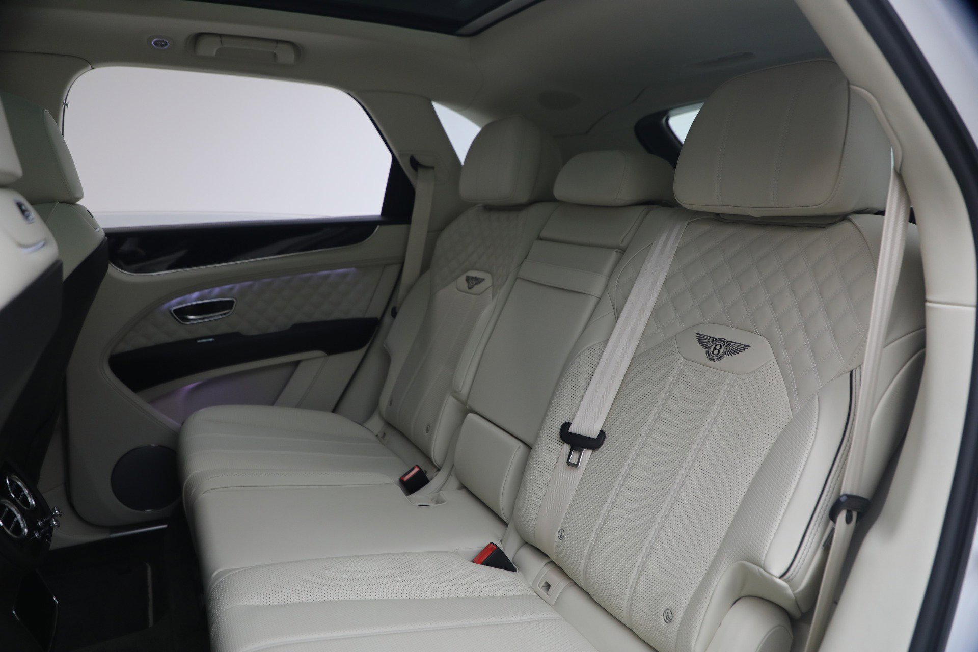 Used 2022 Bentley Bentayga AWD/4WD image 24
