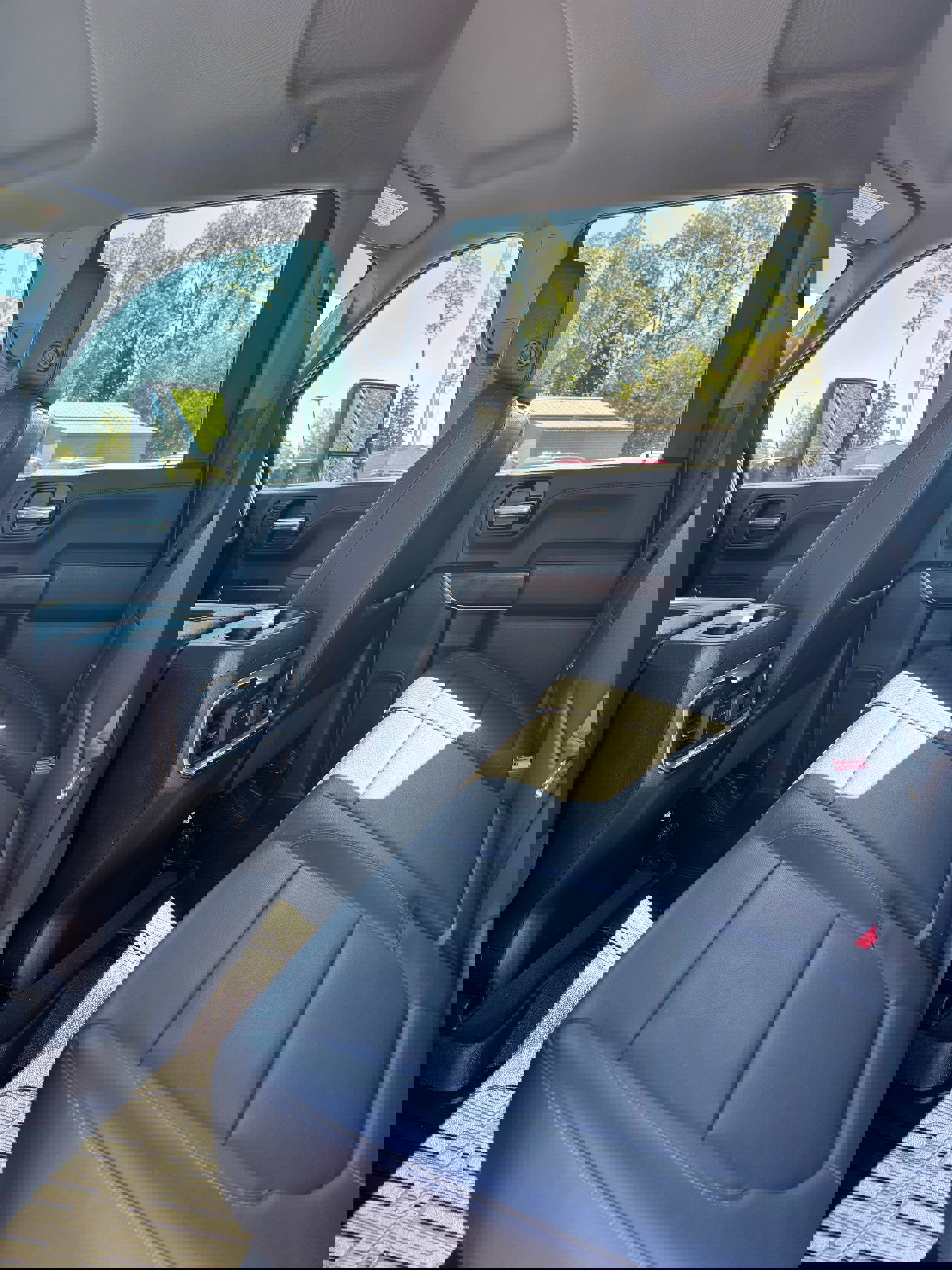 Used 2022 GMC Sierra 2500 SLT w/ SLT Premium Package image 11