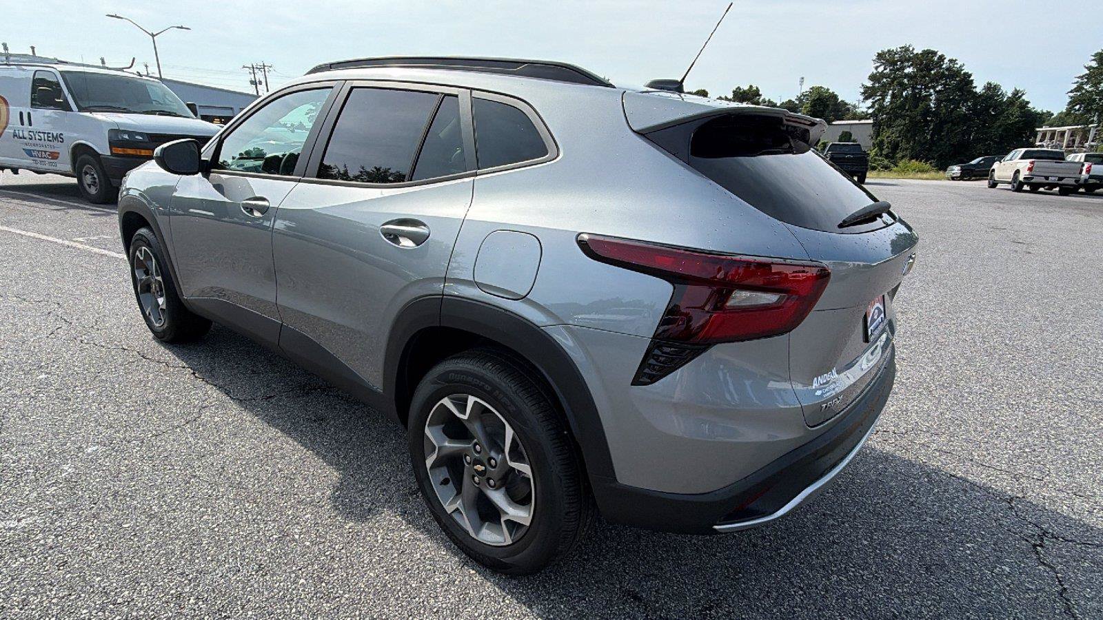 New 2026 Chevrolet Trax LT w/ Driver Confidence Package FWD image 10