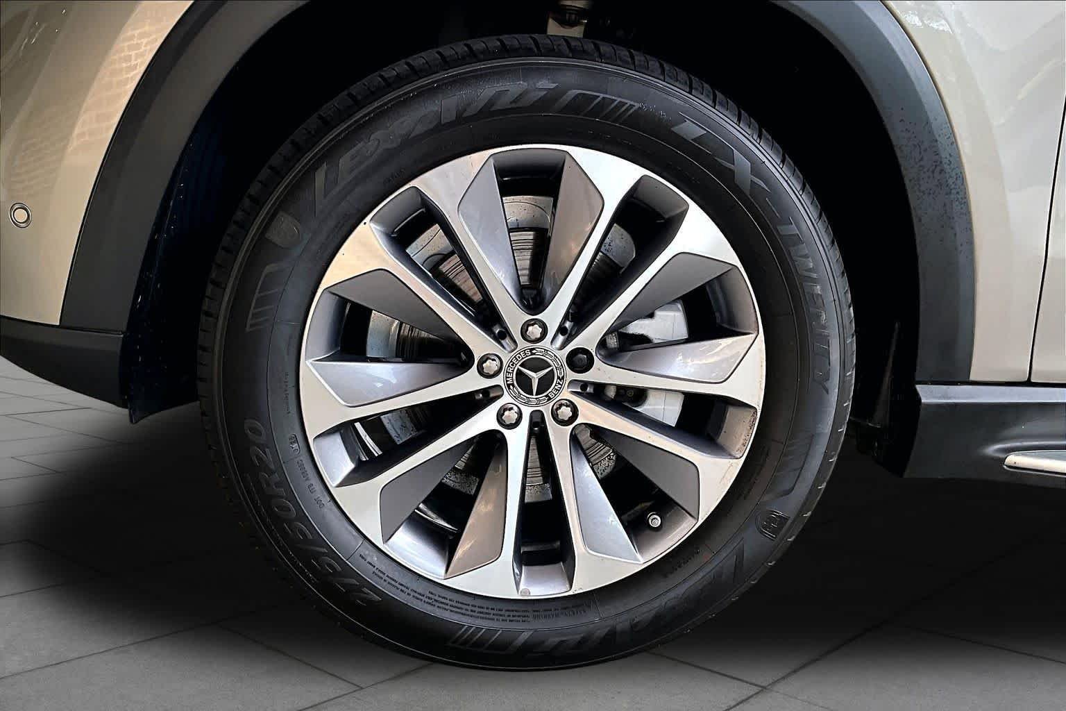 Used 2023 Mercedes-Benz GLE 350 4MATIC w/ Premium Package image 11