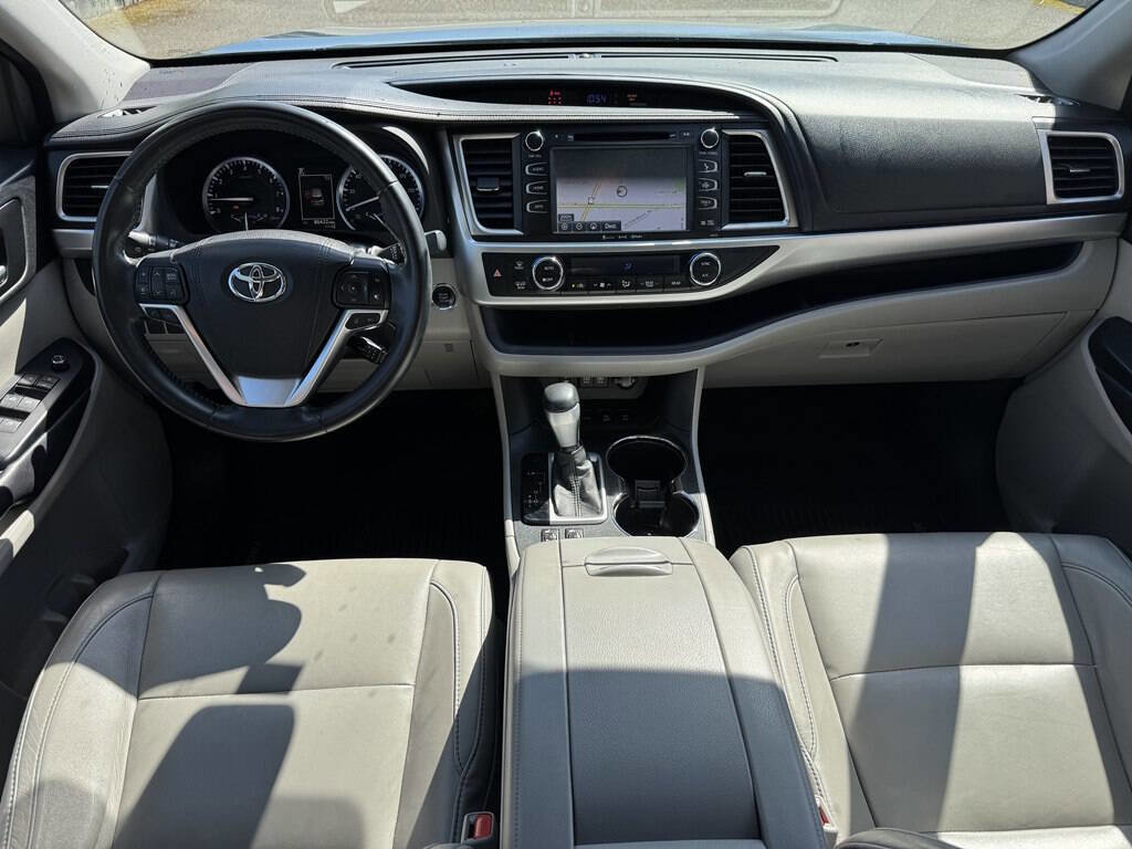 Used 2017 Toyota Highlander XLE image 15