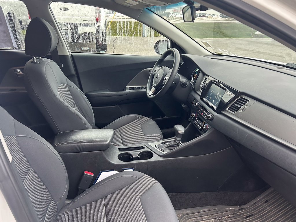 Used 2018 Kia Niro LX image 17