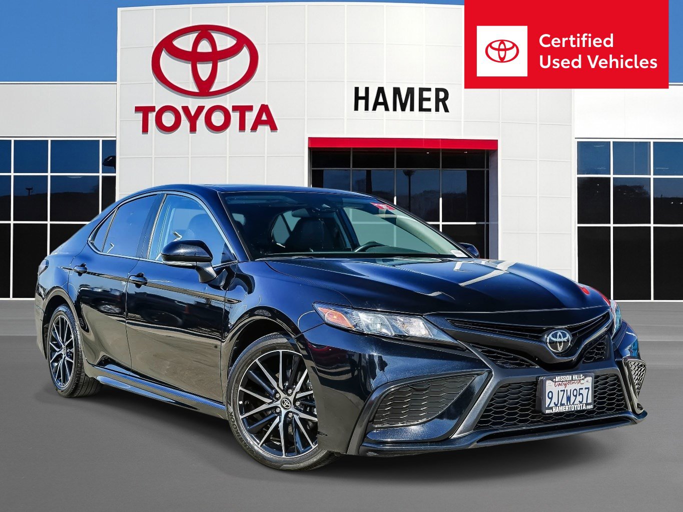 Certified 2024 Toyota Camry SE image 1
