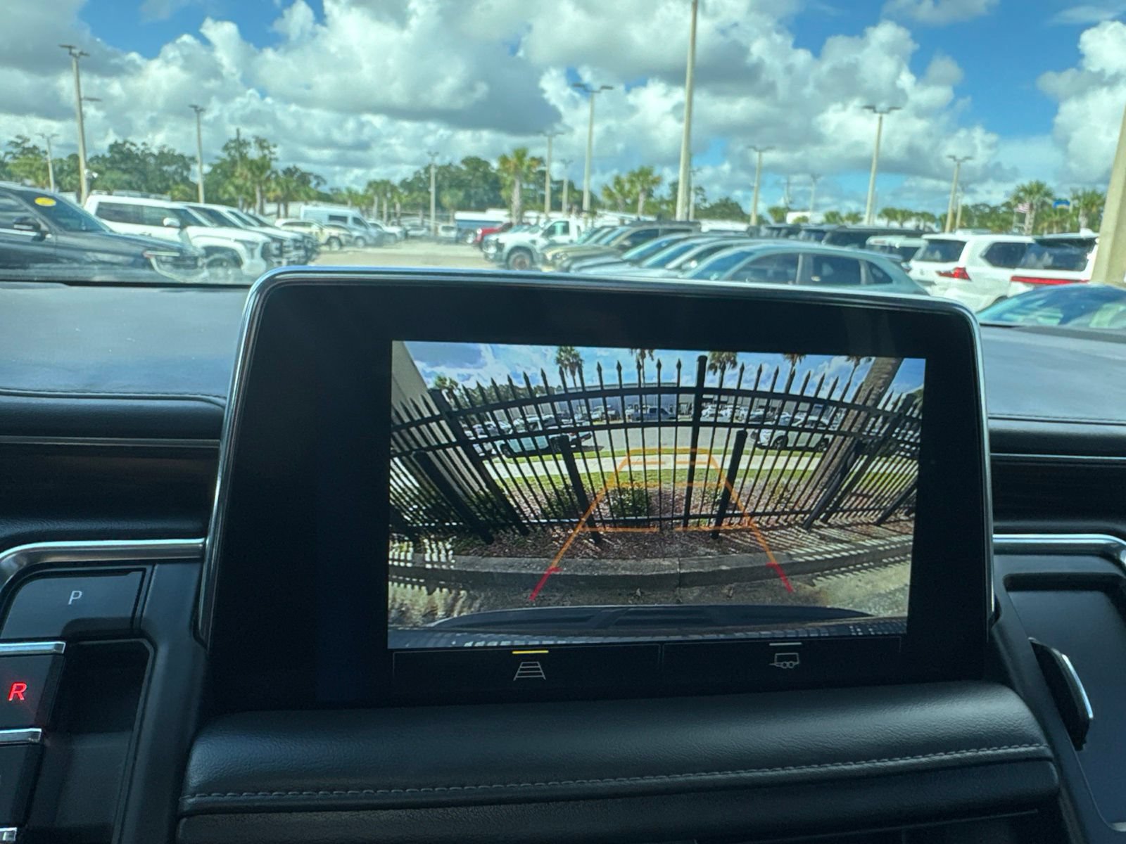 Used 2022 Chevrolet Suburban LT RWD image 18