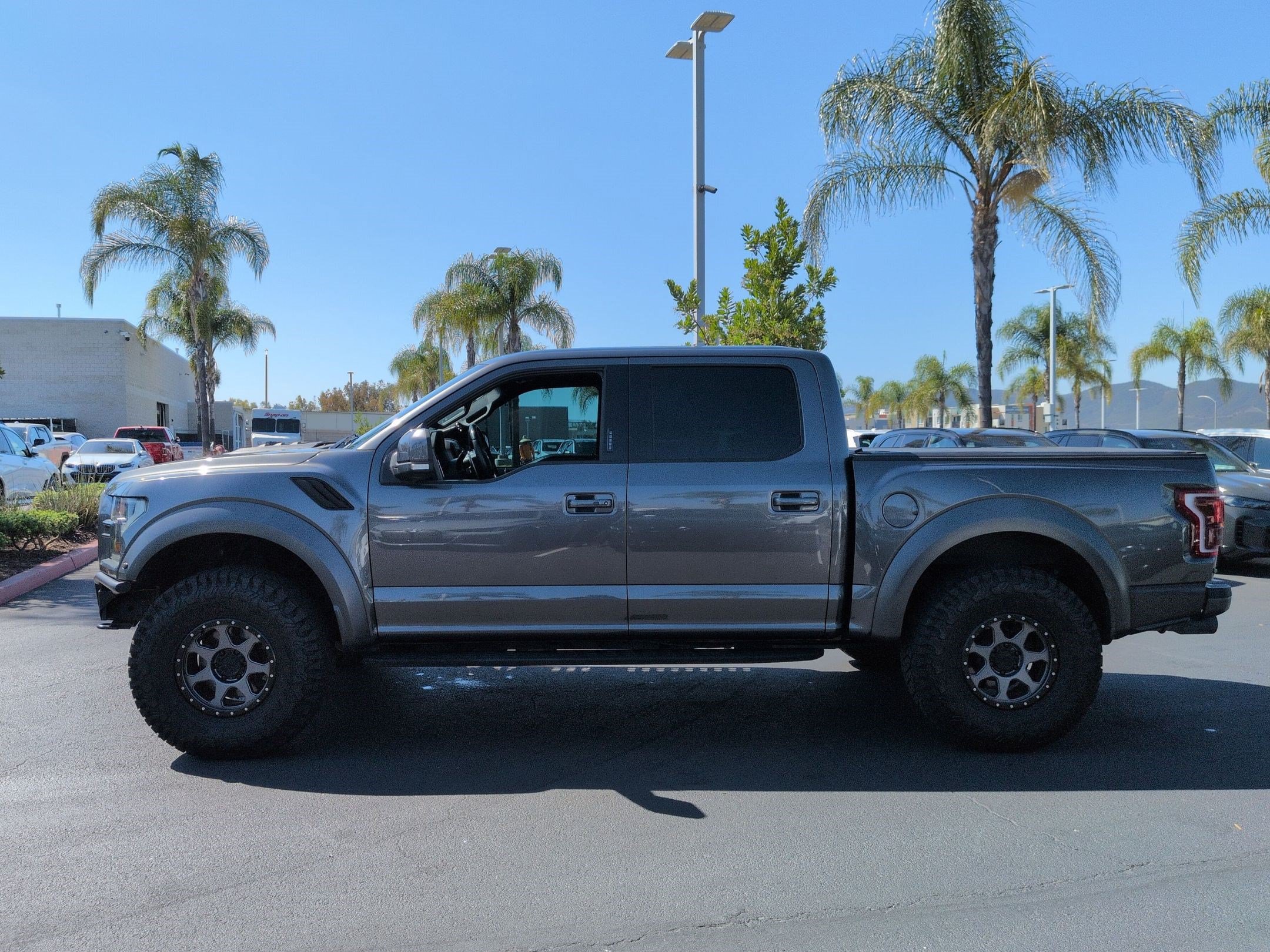 Used 2018 Ford F150 Raptor w/ Equipment Group 802A Luxury AWD/4WD image 7