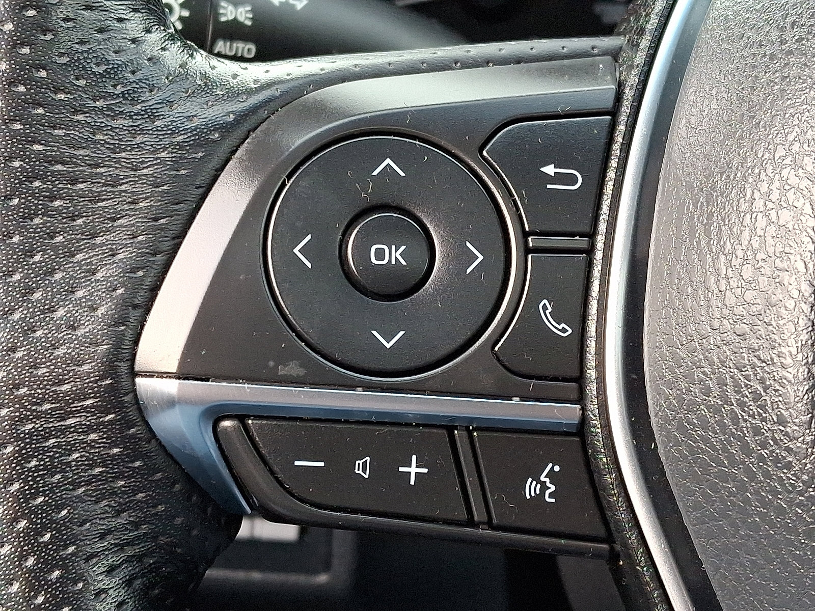 Used 2020 Toyota Avalon Touring image 23