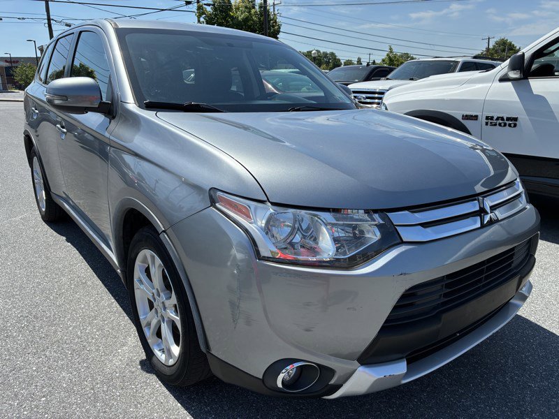 Used 2015 Mitsubishi Outlander SE FWD image 1