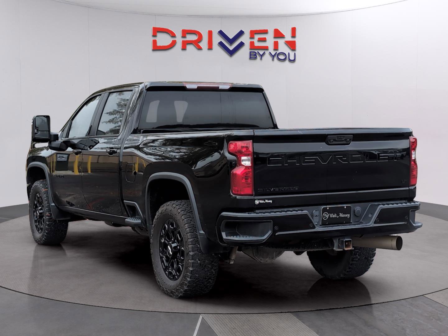 Used 2021 Chevrolet Silverado 2500 LT w/ Midnight Edition image 3