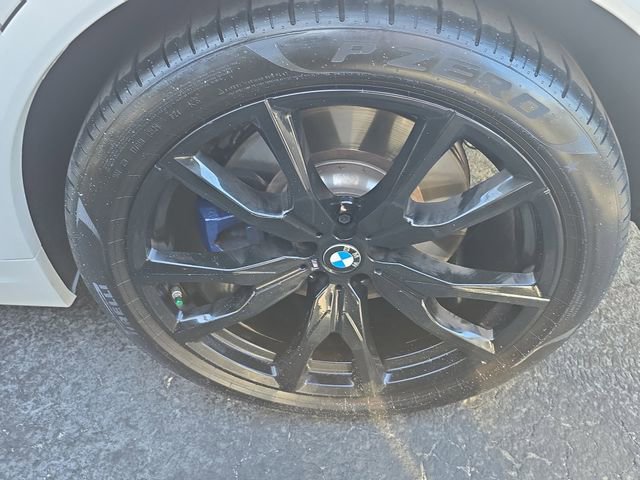 Used 2025 BMW X7 M60i w/ M Sport Professional Package image 7