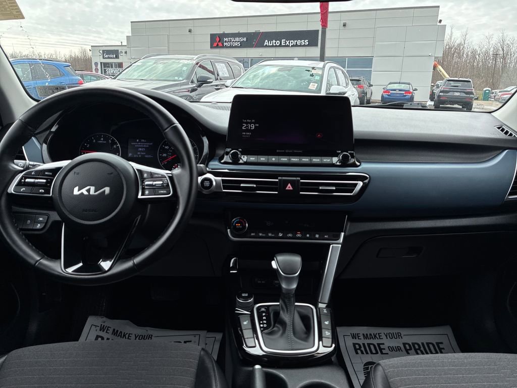Used 2023 Kia Seltos S w/ Navigation Package image 19