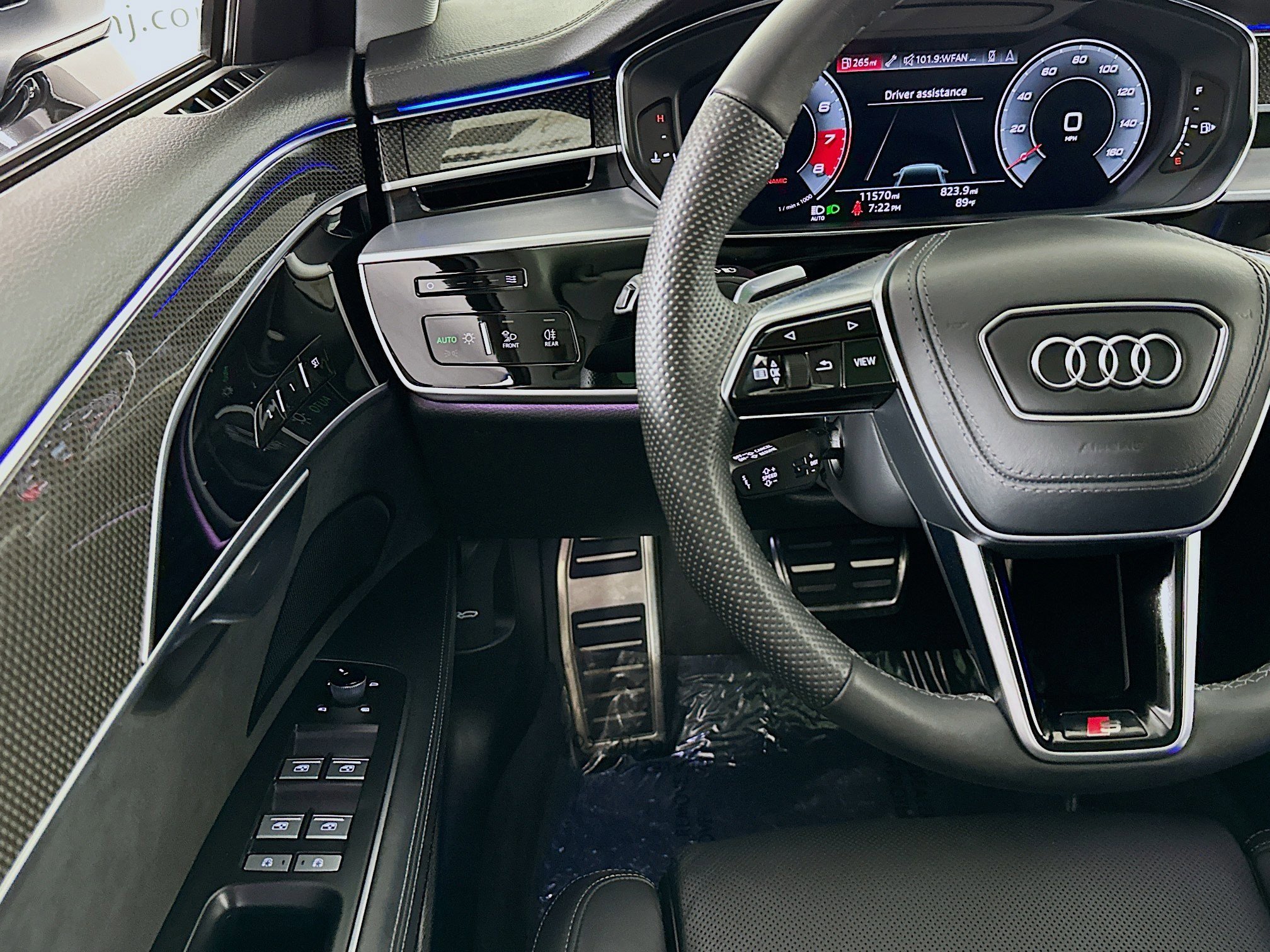 Used 2022 Audi S8 w/ S8 Executive Package image 10