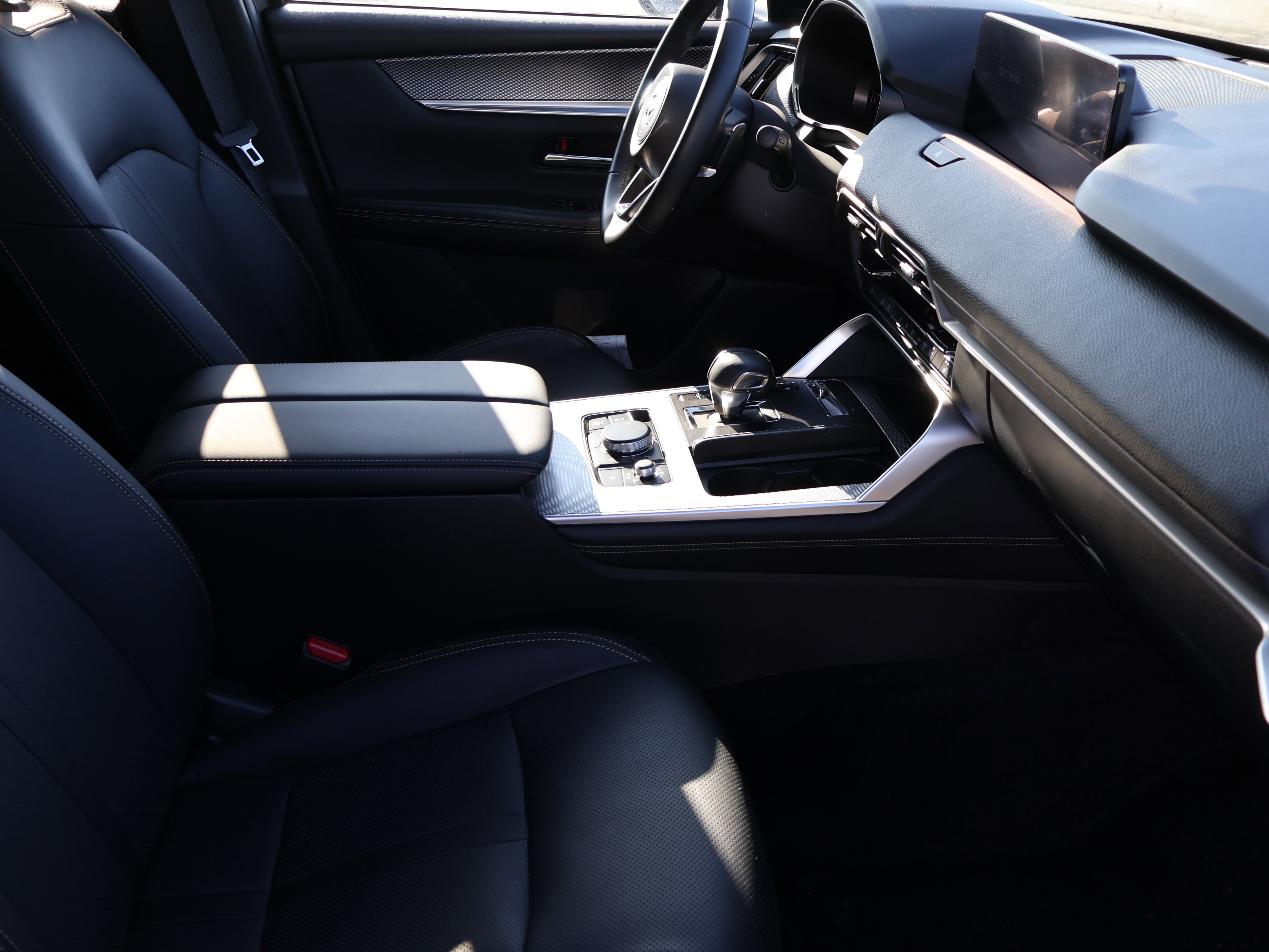Certified 2025 MAZDA CX-70 Plug-In Hybrid w/ Premium Pkg image 11