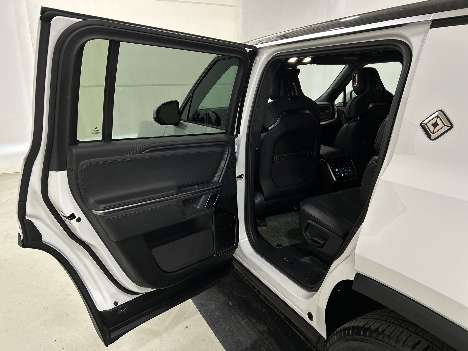 Used 2024 Rivian R1S Adventure image 17