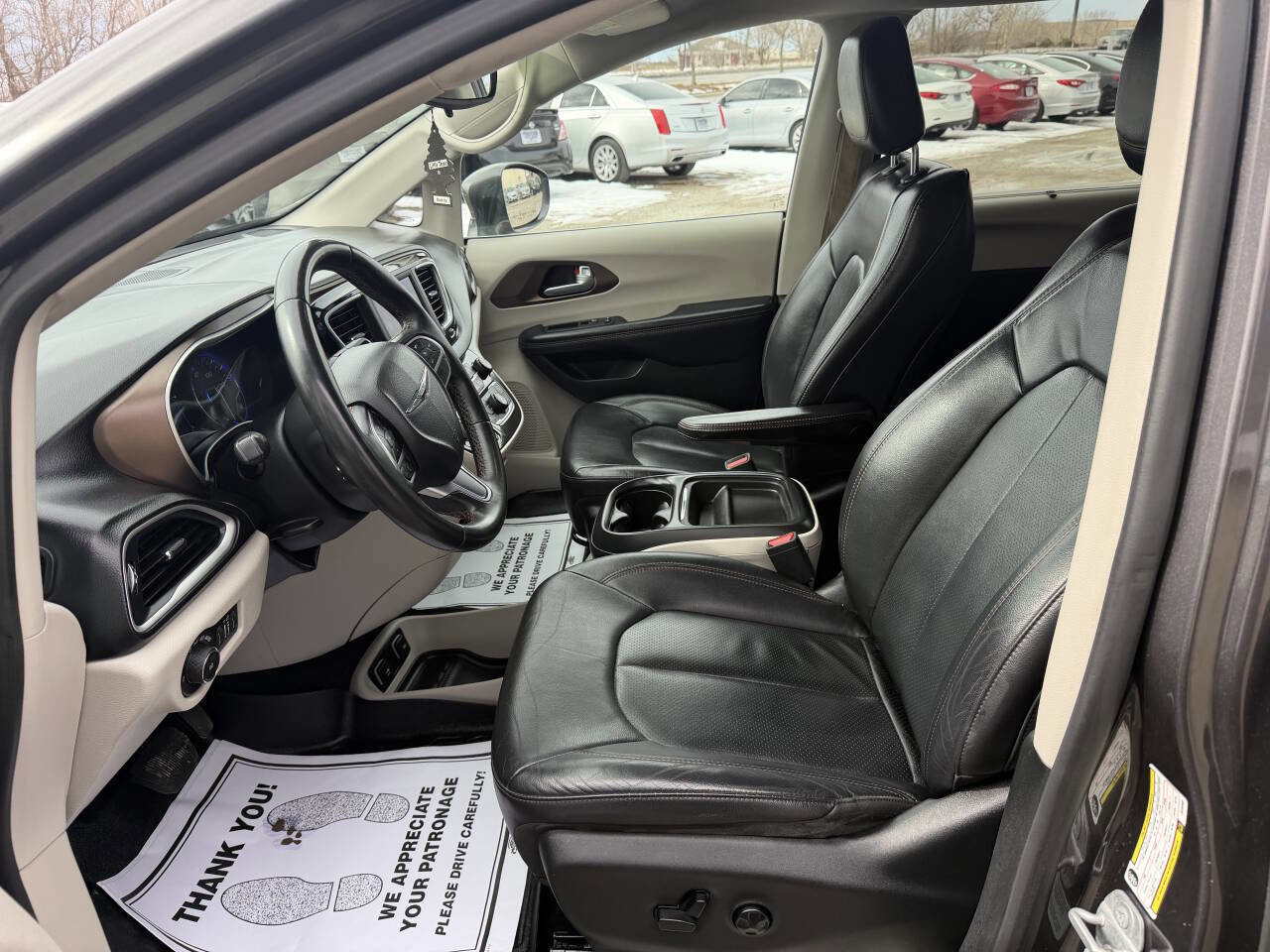Used 2018 Chrysler Pacifica Touring-L image 10