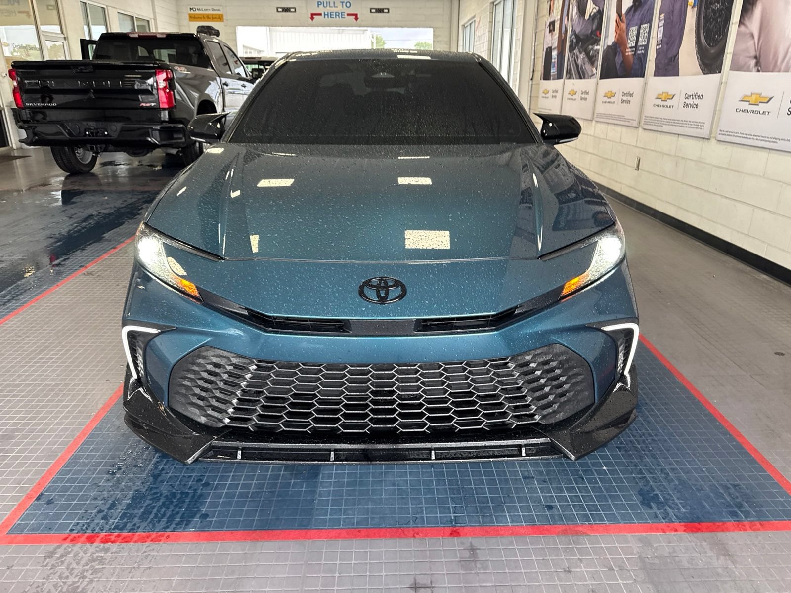 Used 2025 Toyota Camry SE w/ Convenience Package FWD image 2