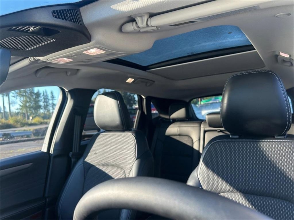 Used 2025 Ford Escape SE w/ Class II Trailer Tow Package image 23