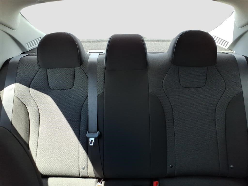 Certified 2025 Hyundai Elantra SE FWD image 10