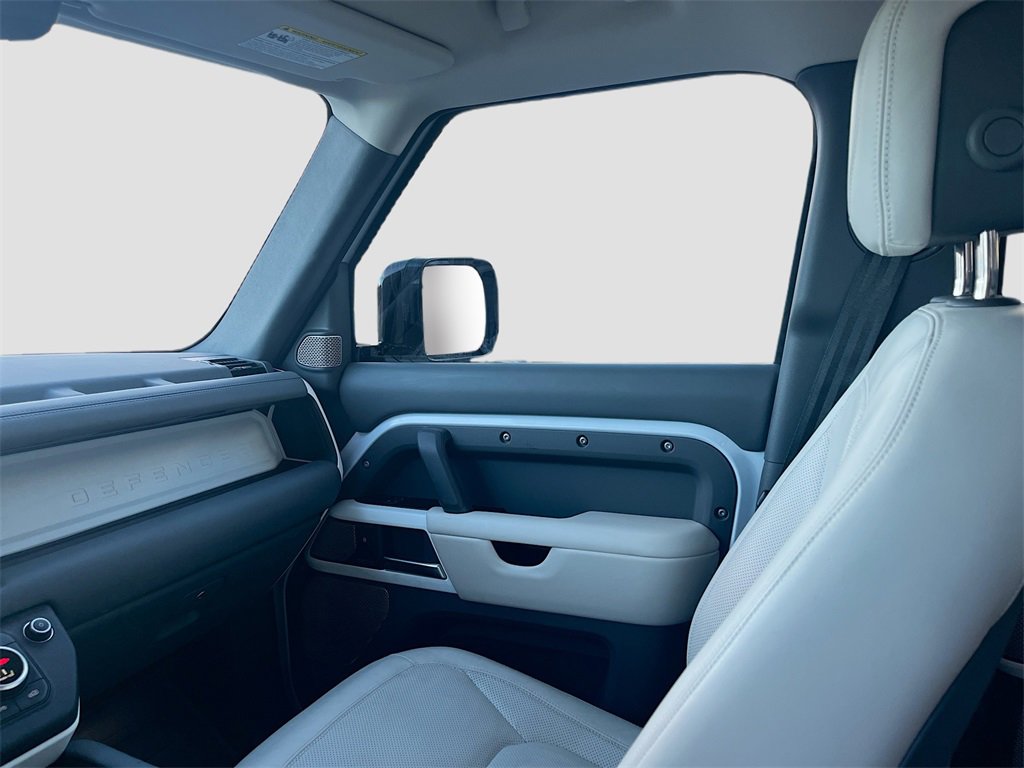 Used 2023 Land Rover Defender 130 SE image 25