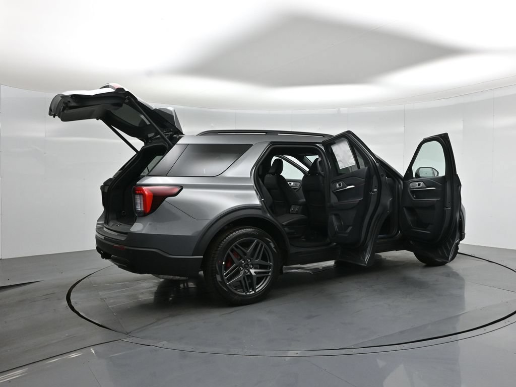 New 2026 Ford Explorer ST-Line w/ ST-Line Street Pack AWD/4WD image 5