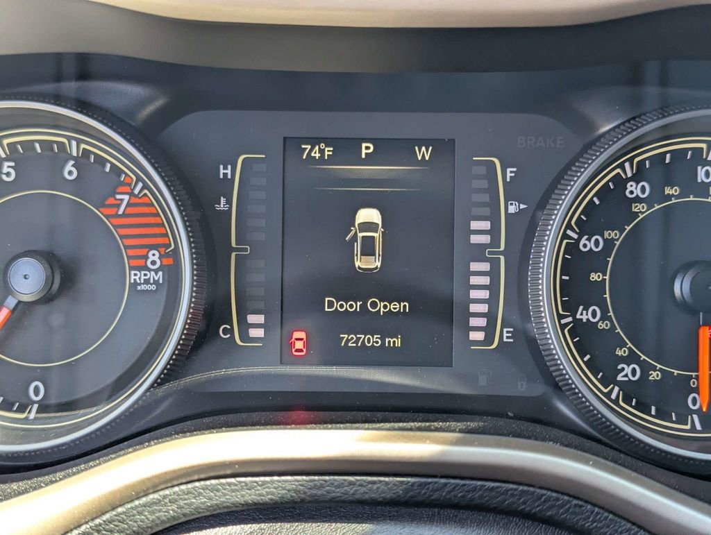 Used 2016 Jeep Cherokee Latitude w/ Comfort/Convenience Group image 28