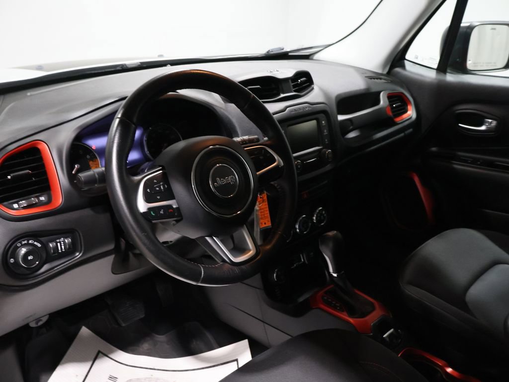 Used 2015 Jeep Renegade Trailhawk image 16